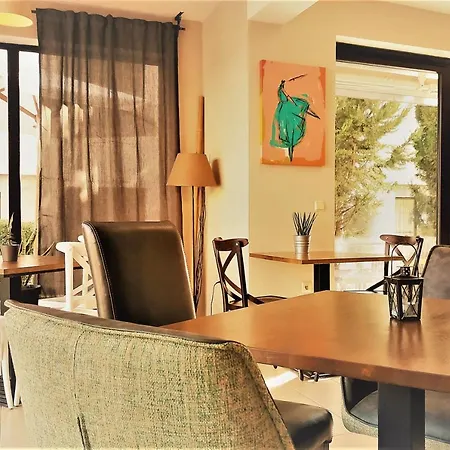 Charming 1 Bedroom For 2 People
